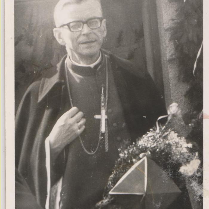 Ks. kard. Franciszek Macharski - poświęcenie kościoła 29.05.1988r.